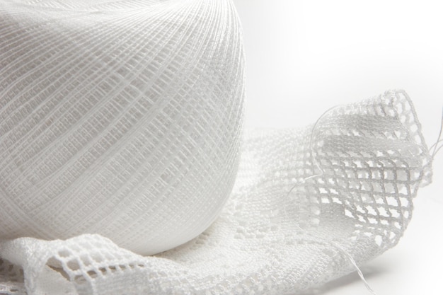 ręcznie wykonany haft na tkaninie